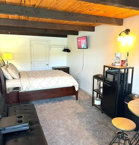 2Nd Floor Studio