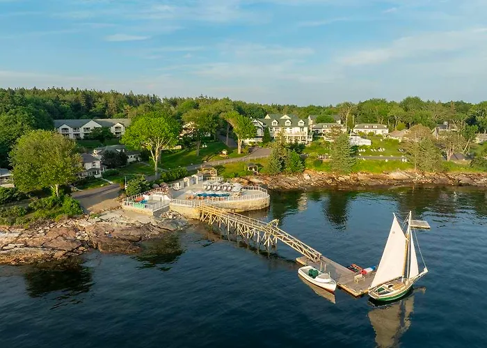 Spruce Point Inn