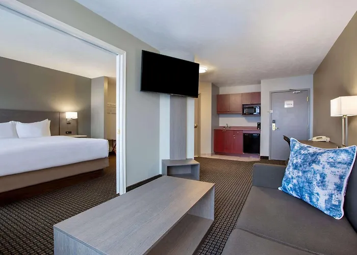 Days Inn & Suites By Wyndham Moncton