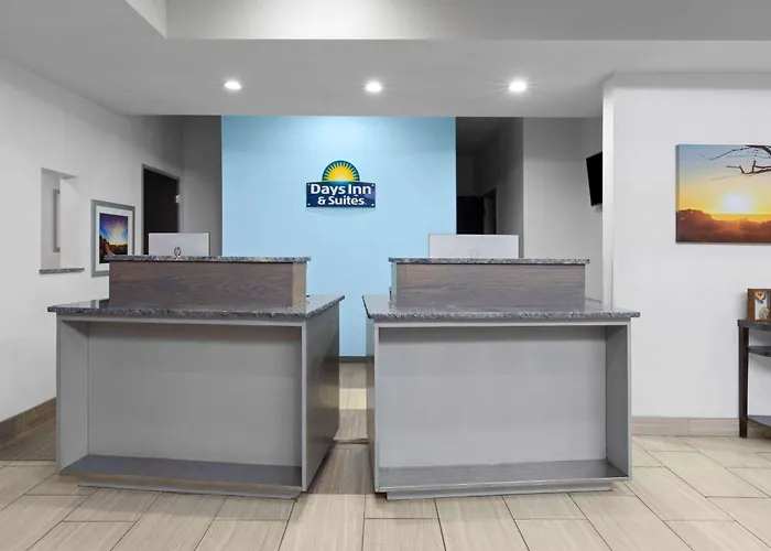 Days Inn & Suites By Wyndham Lubbock Medical Center
