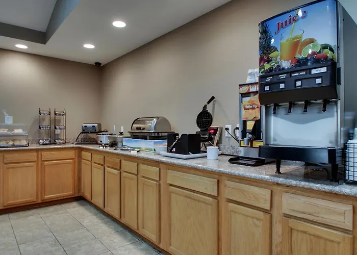 Everspring Inn & Suites