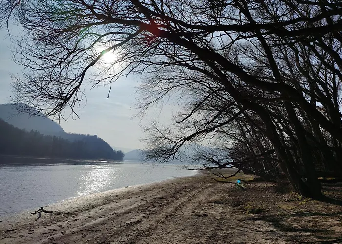 Kisoroszi Szigetcsucs Lakokocsi-Vissza A Termeszetbe A Duna Parton