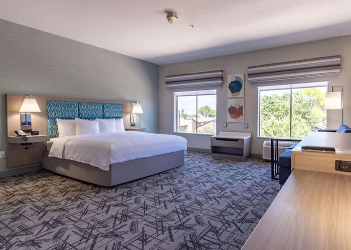 Hampton Inn & Suites Denton