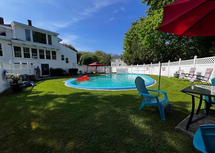 Claddagh Motel & Suites