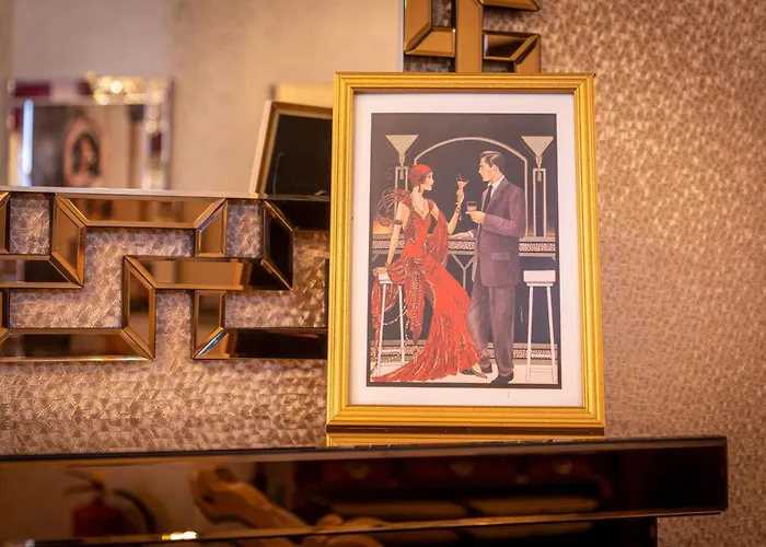 Hotel Rouge & Deco Suites