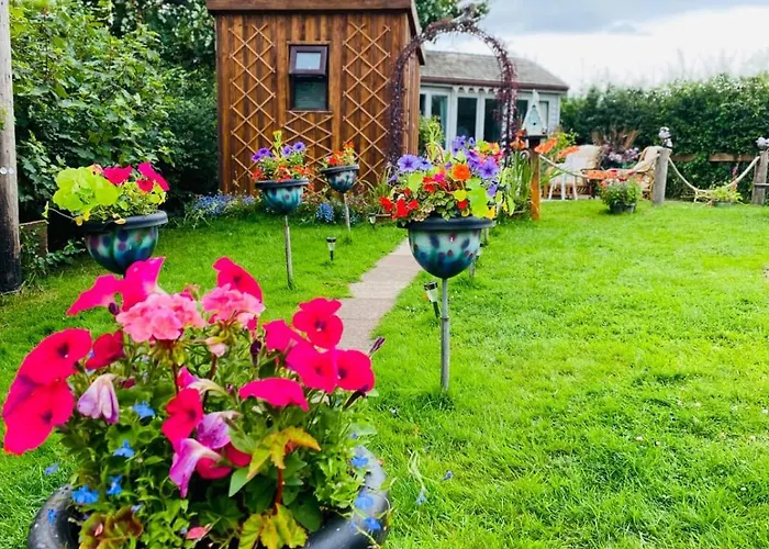 Birds And The Bees Summer House