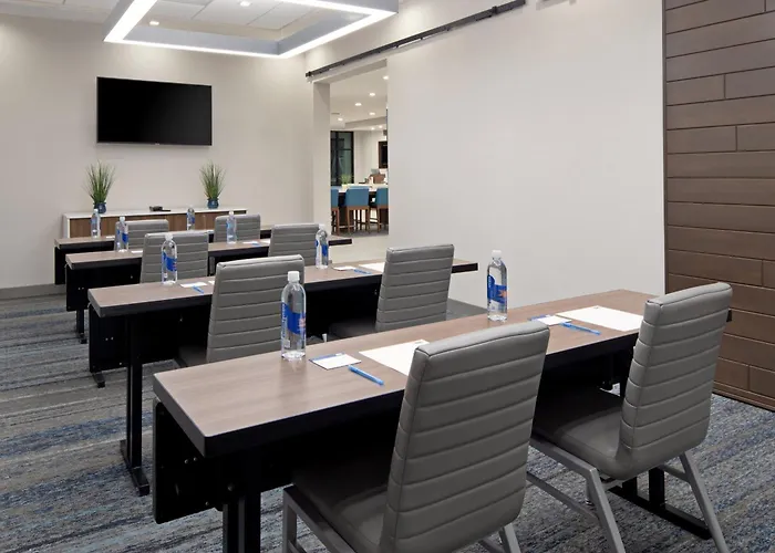 Holiday Inn Express & Suites - Valencia - Santa Clarita By Ihg