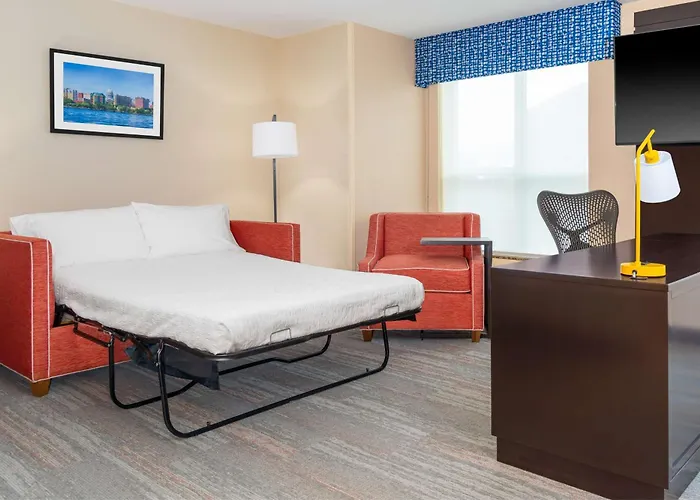 Hampton Inn & Suites Madison Downtown