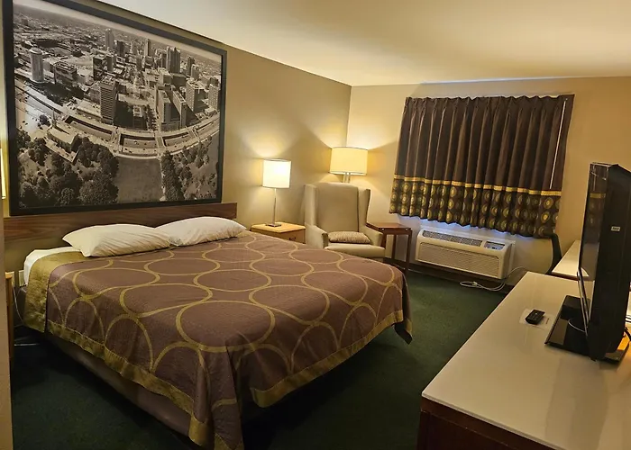Super 8 By Wyndham Ava