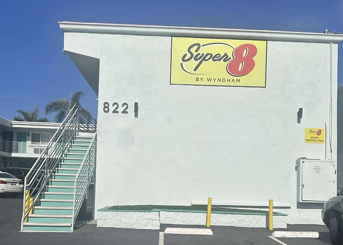 Super 8 By Wyndham Oceanside Downtown