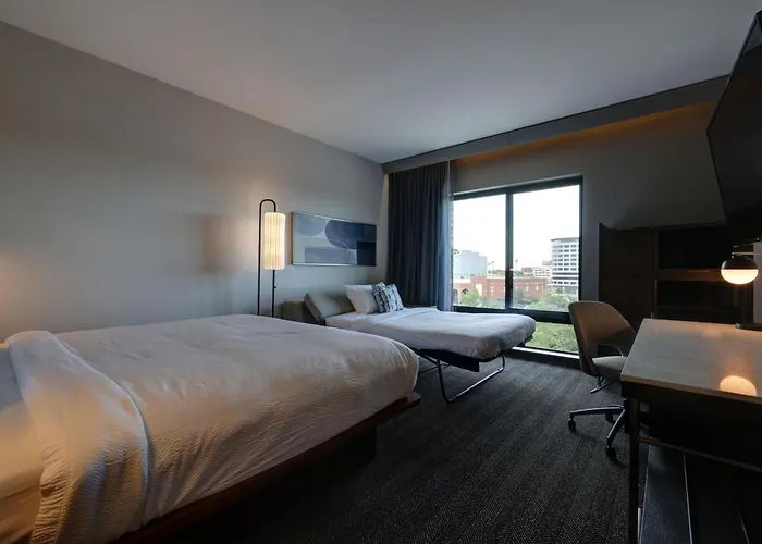 Courtyard By Marriott Iowa City University Heights