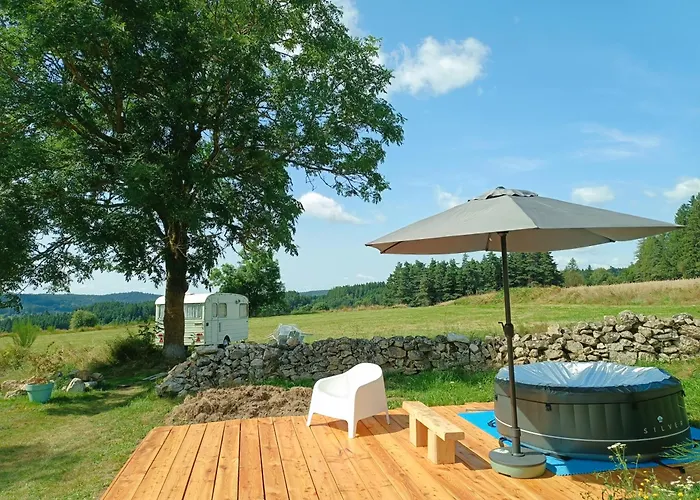Caravane Vintage Insolite Avec Jacuzzi Au Calme