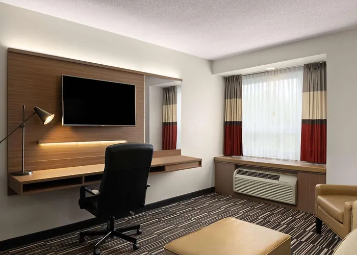 Microtel Inn & Suites By Wyndham Kirkland Lake