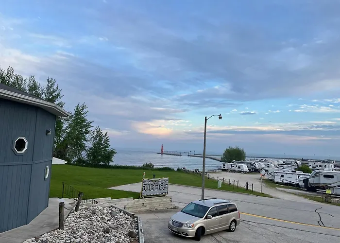 Harbor Inn Algoma