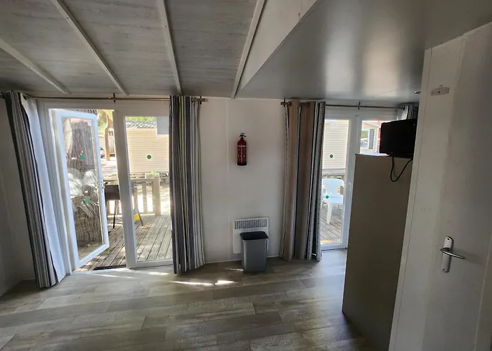 Bungalow Confort Dans Camping 4 Etoiles Canet Front De Mer