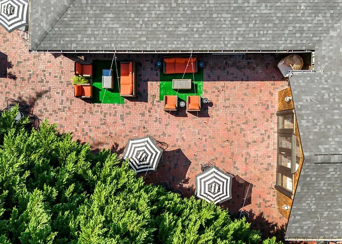 Peri Social House