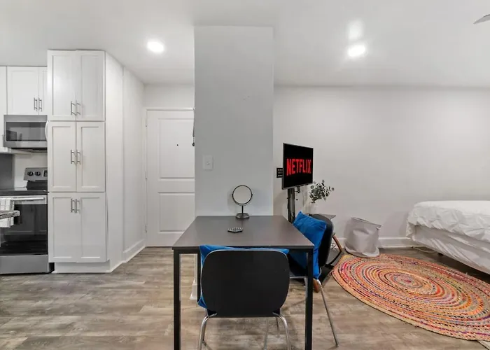Downtown Studio - Panoramic Views - Walk-Friendly