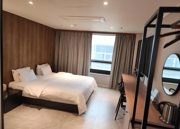 Queentown Hotel
