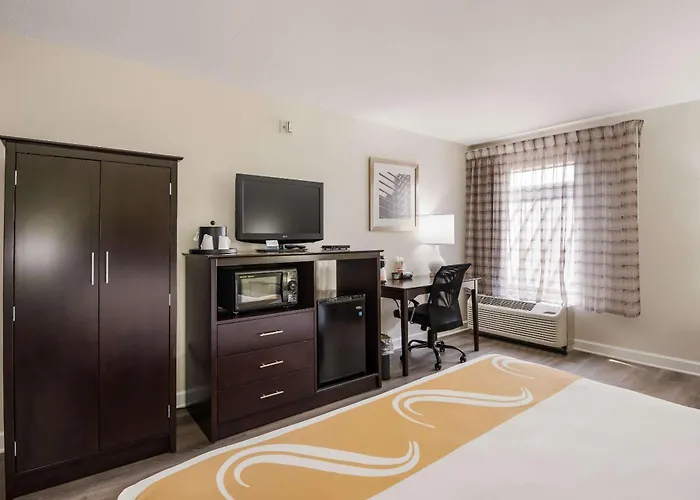 Quality Inn & Suites Quincy - Downtown