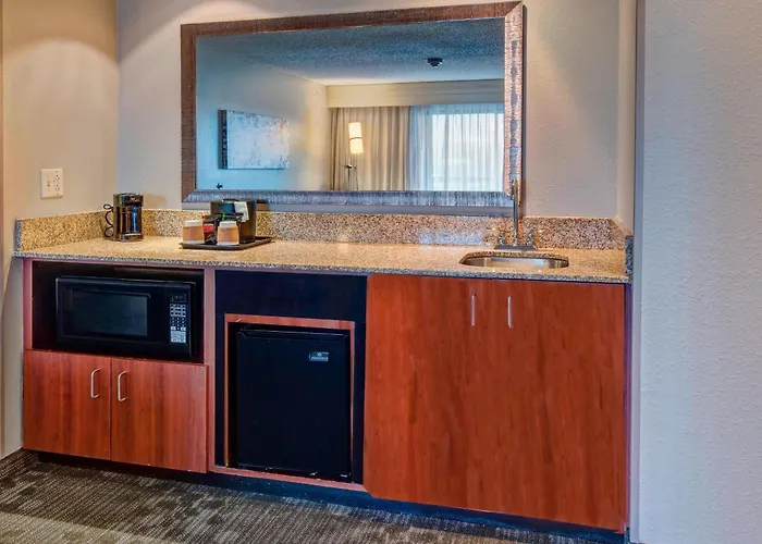 Courtyard By Marriott Alexandria