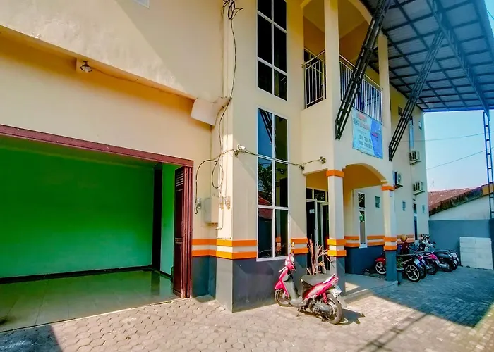 Djati Homestay Redpartner Near Gor Djarum Kudus