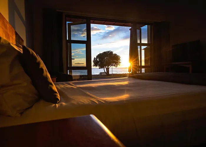 The Anchor Inn Beachfront Motel