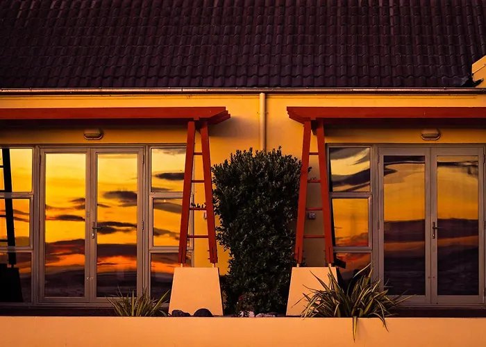 The Anchor Inn Beachfront Motel