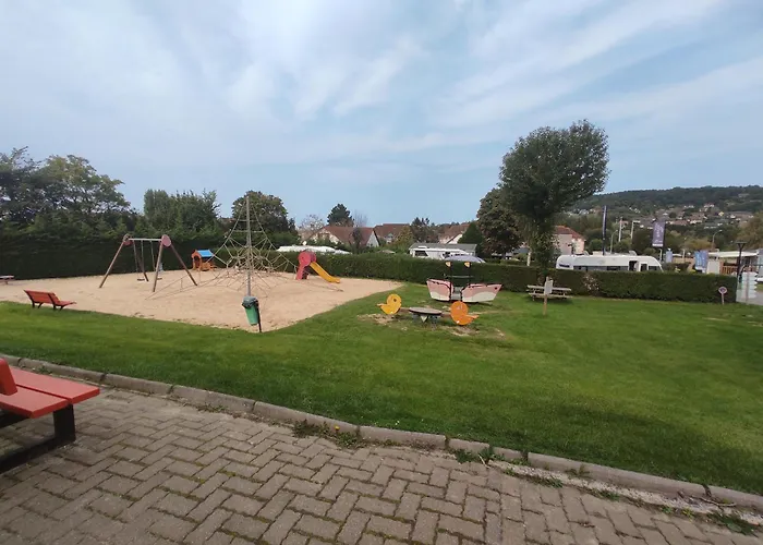 Camping 4 Personnes Proche Plage Et Nature, 5 Etoiles, Piscine, Restaurant