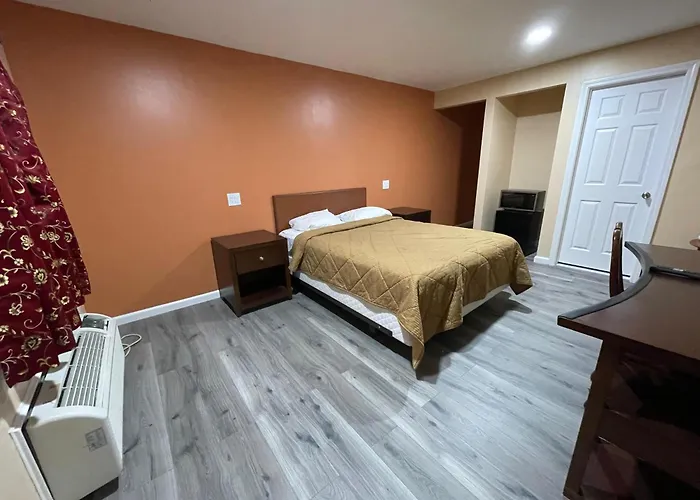 Travelers Motor Lodge