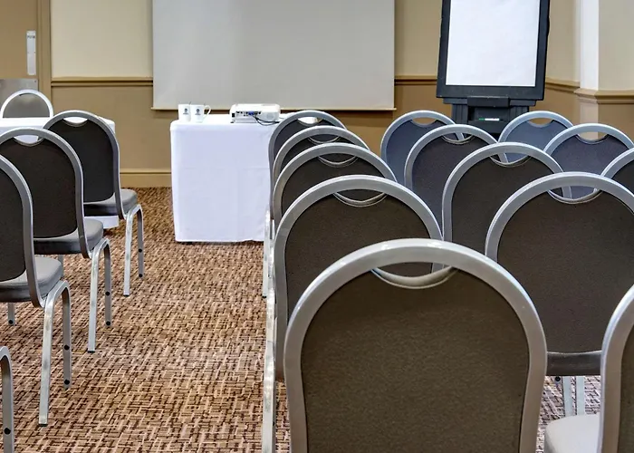 Cresta Court Hotel