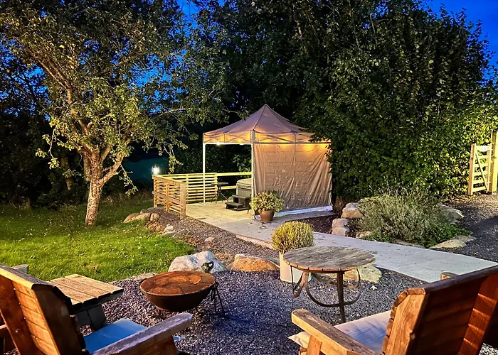 Cwt Y Gwenyn Glamping Pod