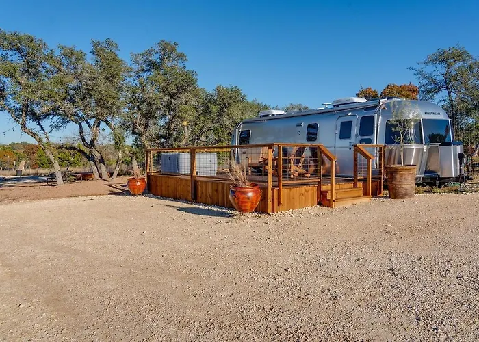 Airstream Getaway - Hot Tub & Fire Pit