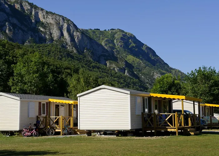 Camping Familial - Parc Aquatique - Grande Aire De Jeux A La Montagne