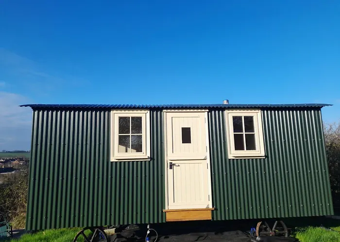 Hill Top Hideaway Shepherds Hut With Hot Tub