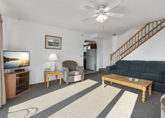 Pelican Lakes Motel