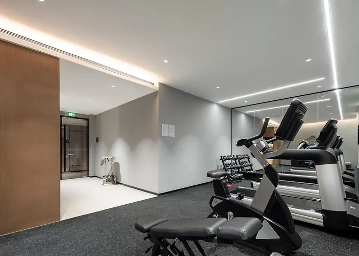 Atour Hotel Jiangmen Huayin Plaza