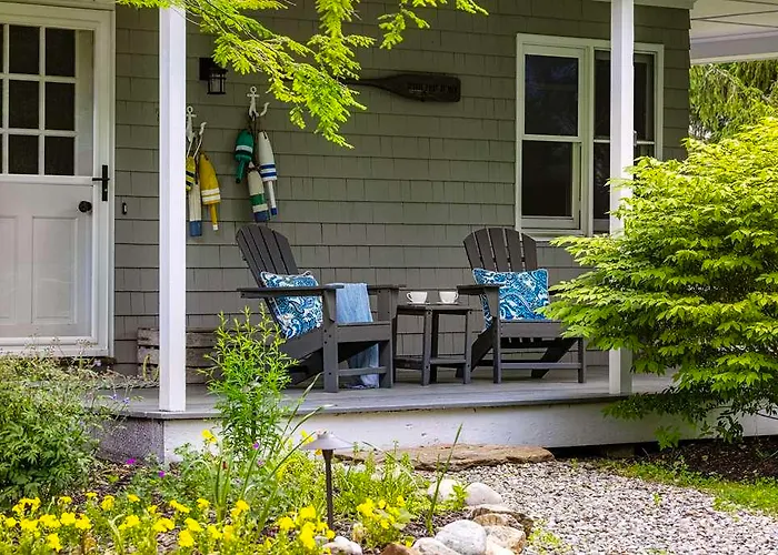 Spruce Point Inn