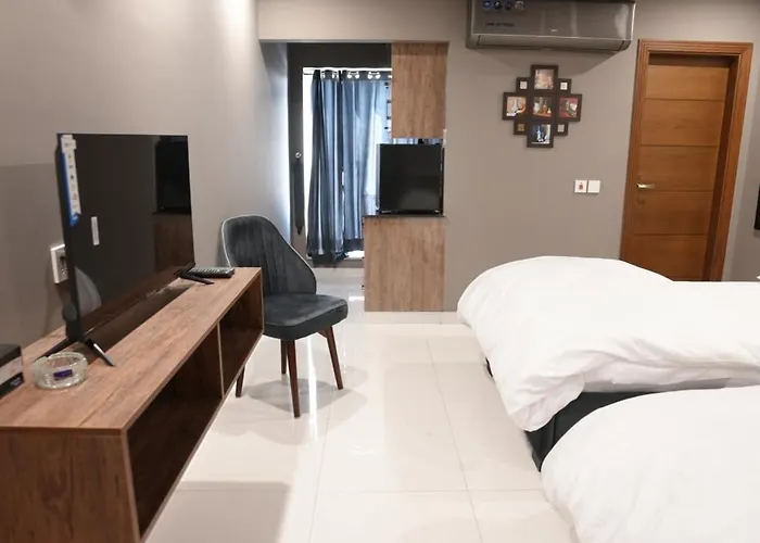 Hotel Crossroads