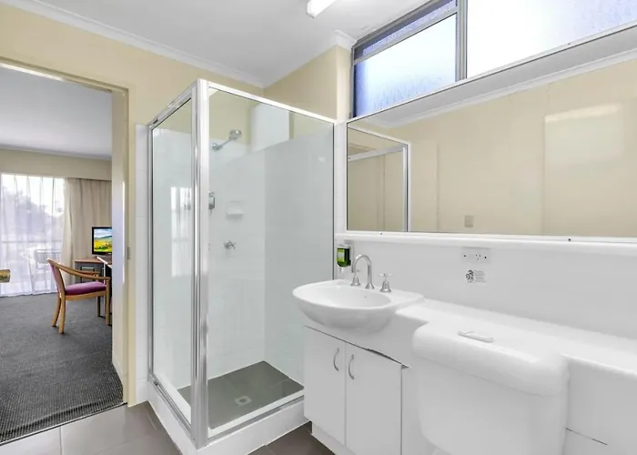 Cozy 1 Bedroom Ideal 4 Business By Custom Bnb Hosting