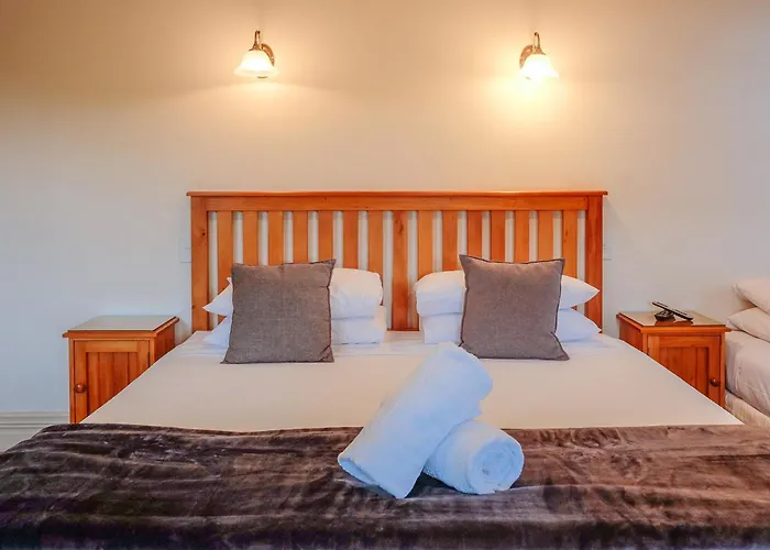 The Grand Hotel & Bar - Akaroa