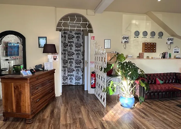 Hotel Le Crist Al, Front De Mer, Chambres Climatisees Et Son Studio Non Climatise, Proche Du Centre Ville