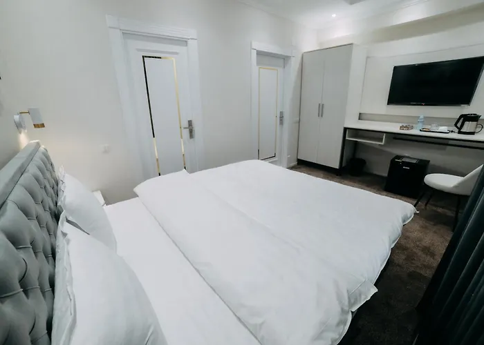Central Plaza Hotel
