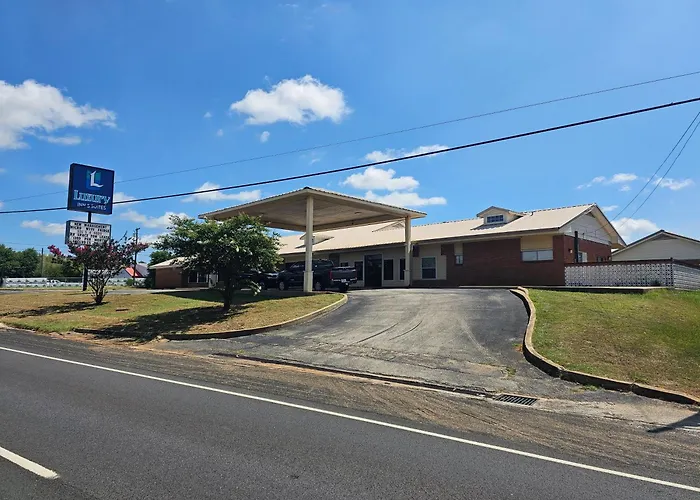 Luxury Inn & Suites And Rv