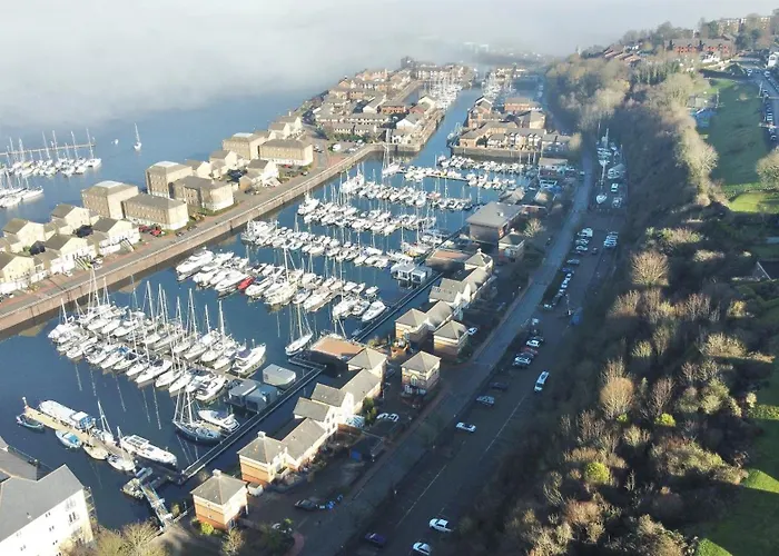 Rooms At Penarth Marina