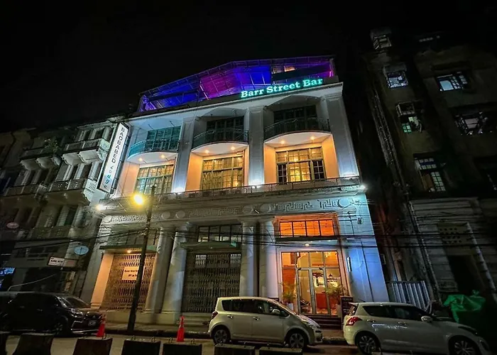 Baobabed Lodge, Yangon