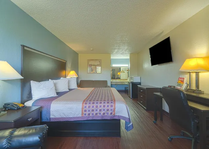 Regency Inn & Suites Bay City Tx