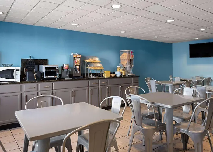 Days Inn By Wyndham Neenah