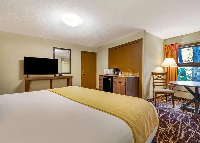 Super 8 By Wyndham Lake George/Downtown
