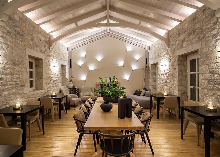 Bassa Maina Villas & Suites