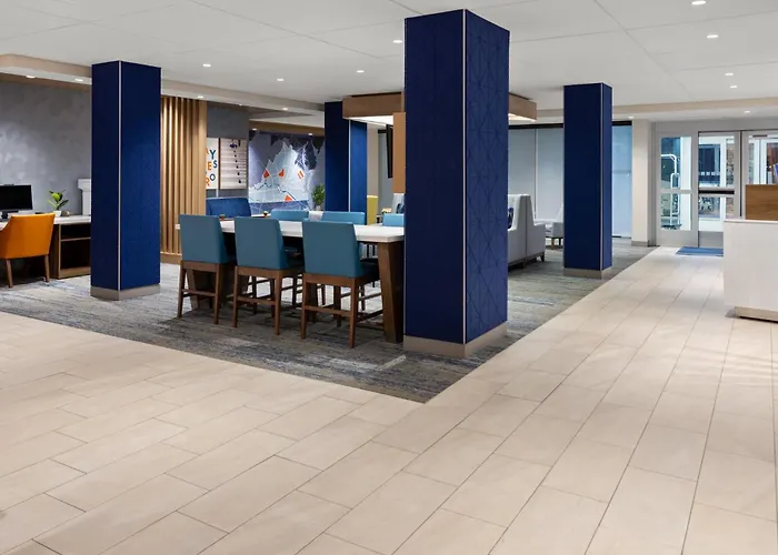 Holiday Inn Express & Suites Waynesboro East